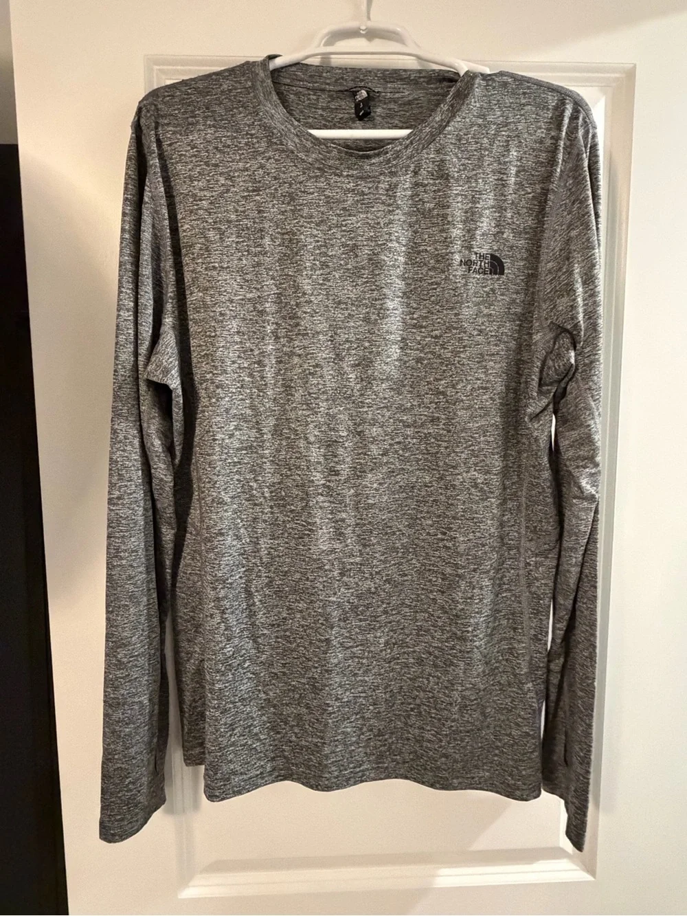 Men’s gray The North Face long sleeve shirt size M. EUC